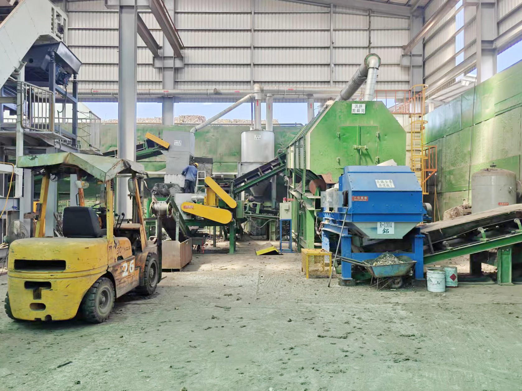 汽车内饰撕碎机现场