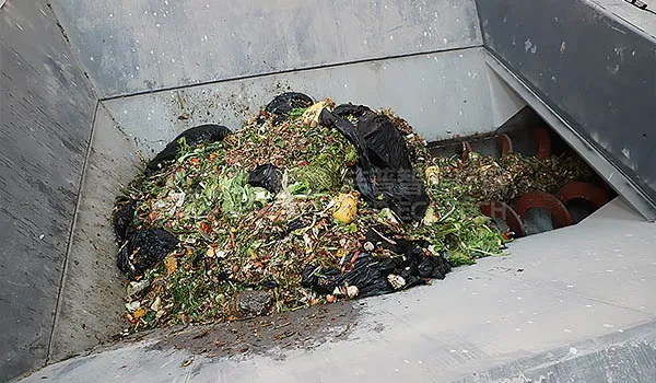 小区内的厨余垃圾通过什么设备去处理?