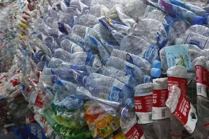 塑料瓶变成再生涤纶纤维的几大步骤