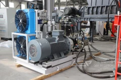 对比液压粗破碎机与液压双轴剪切式破碎机