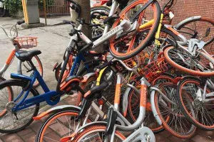 废弃共享单车去哪了？零部件破碎后回收再利用