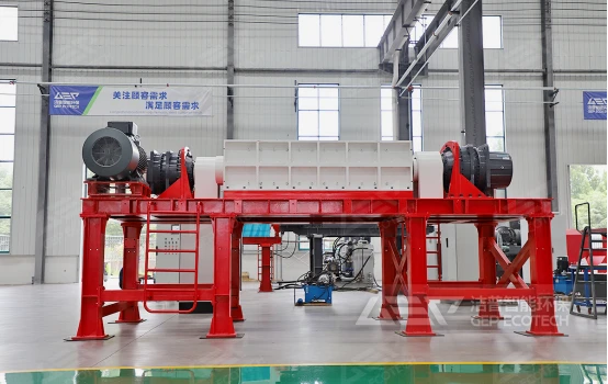 双轴撕碎机：工业固废资源化利用的“破局利器”