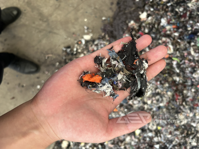 洁普四轴撕碎机成品展示