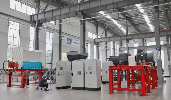 双轴破碎机能够破碎工业垃圾吗？工业垃圾破碎机厂家讲解