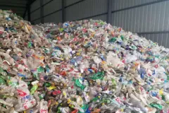 洁普智能塑料垃圾处置生产线助力废弃塑料瓶变身再生涤纶纤维