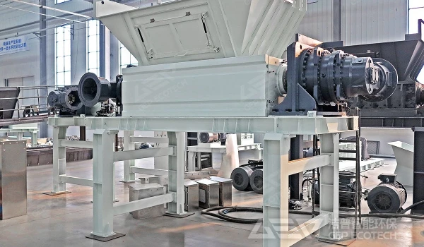 加油站有害垃圾的破碎预处理