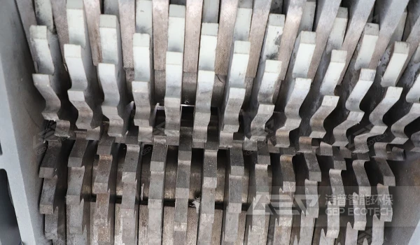 双轴撕碎机碎片大小怎么调?