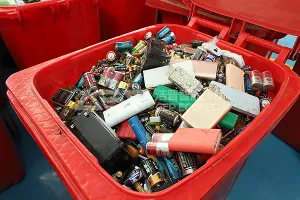 废旧电池破碎机助力锂离子电池回收利用