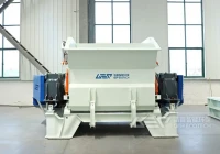 双轴剪切式撕碎机与单轴撕碎机的运用介绍