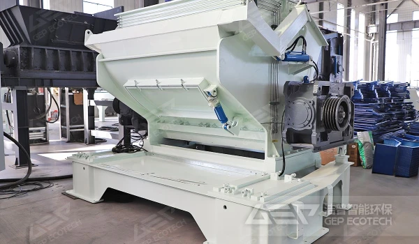 单轴撕碎机破碎塑料板材效果如何？