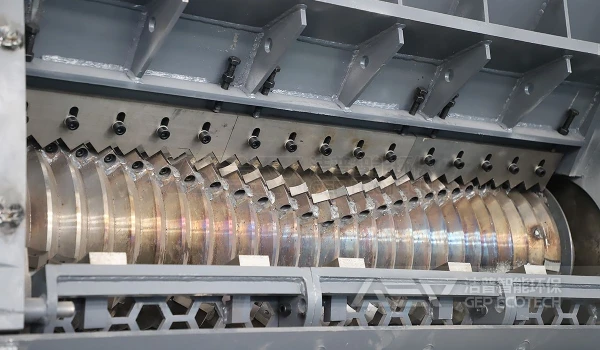 一般工业固废处置利器-----单轴撕碎机