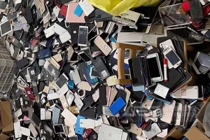 电子垃圾破碎设备选型指南：废旧手机撕碎机助力黄金、铜、银等金属回收再利用