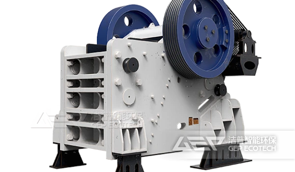 建筑垃圾处理生产线中选择颚式破碎机的注意事项