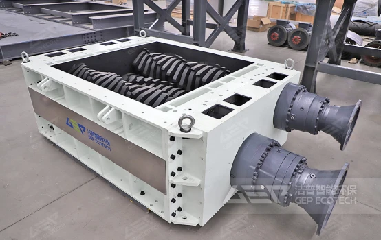 四轴撕碎机：工业固废高难度破碎的“硬核担当”